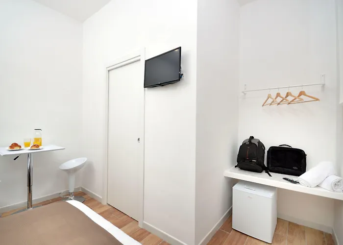 B&bcentral Station לינה וארוחת בוקר