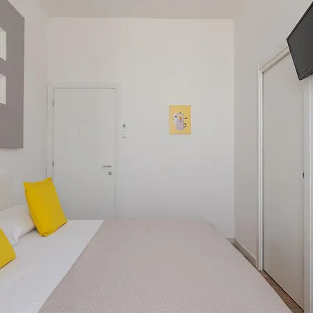 Gateway Bed & Breakfast 2*