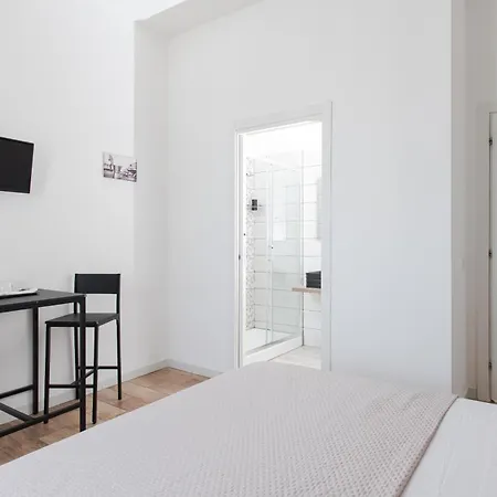Gateway Bed & Breakfast 2*