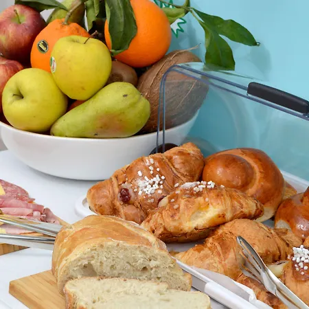 B&bcentral Station Naples