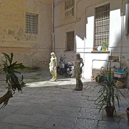 B&bcentral Station Naples